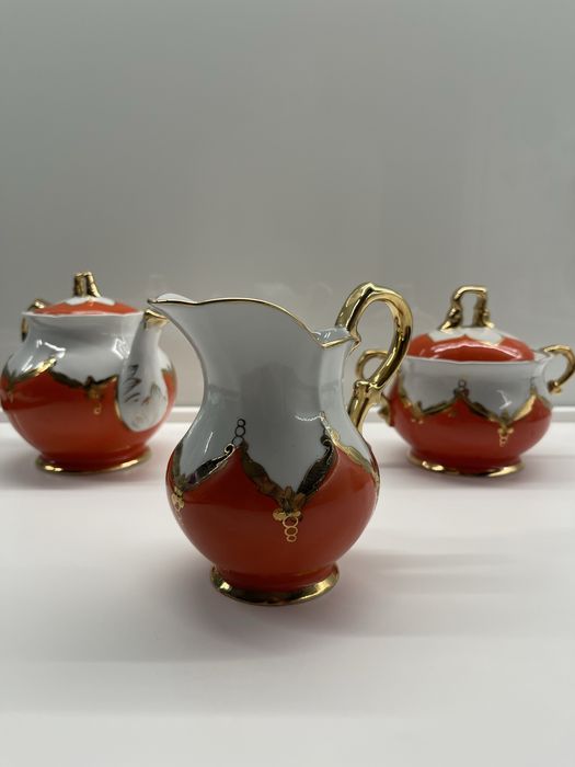 Чайный сервиз красный бутон (Барановка СССР ) из трёх предметов .