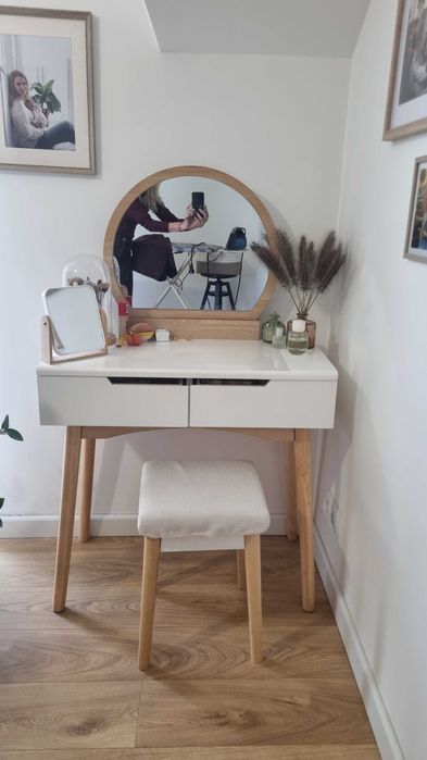 Toaletka konsola z  lustem i taboretem selsey