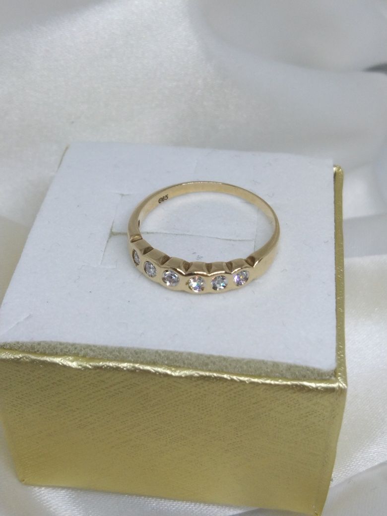 Złoty pierścionek z brylantami, złoto 585, R15