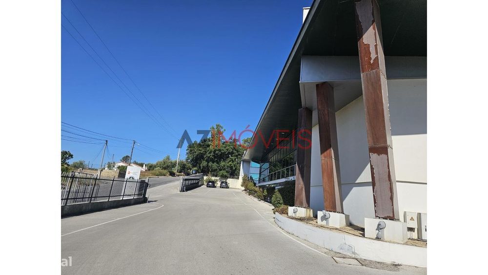 Vende-Se Armazém Em Autoguia, Ourém