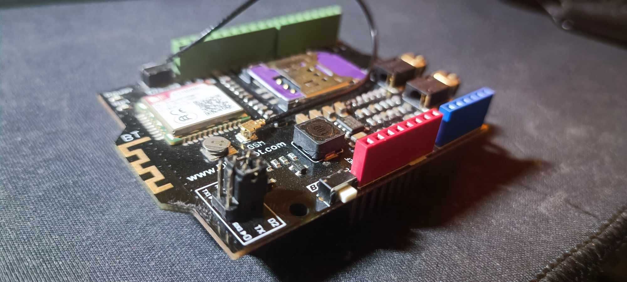 DfRobot Arduino Shield do komunikacji Bluetooth oraz moduł SIM