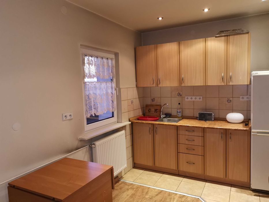 Wynajmę dom wolnostojący piętrowy.