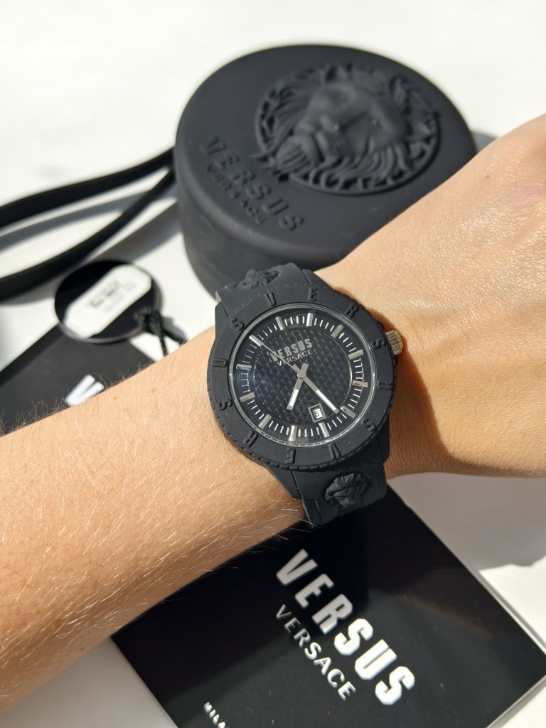Жіночий годинник Versace Versus