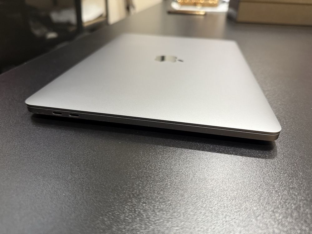 Macbook Pro 2020 13” 16GB RAM - 512GB cinzento sideral com caixa