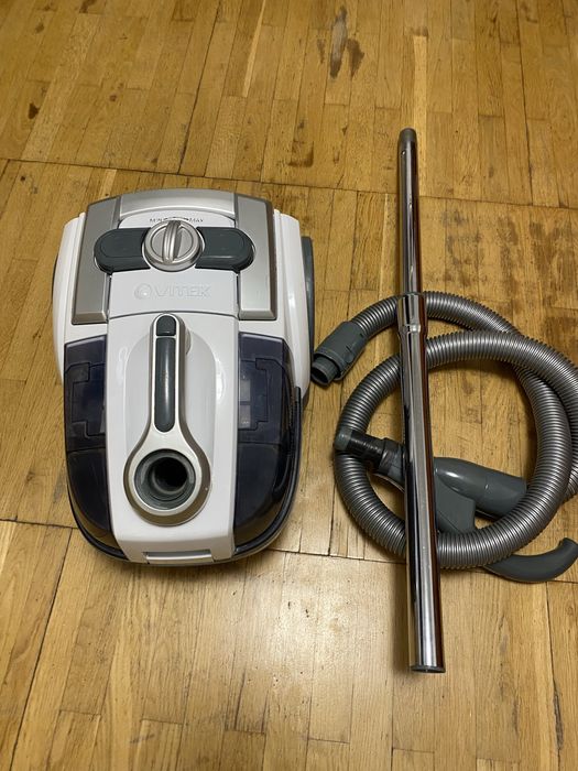 Пилосос з аква фільтром Vitek VT 1833 PR