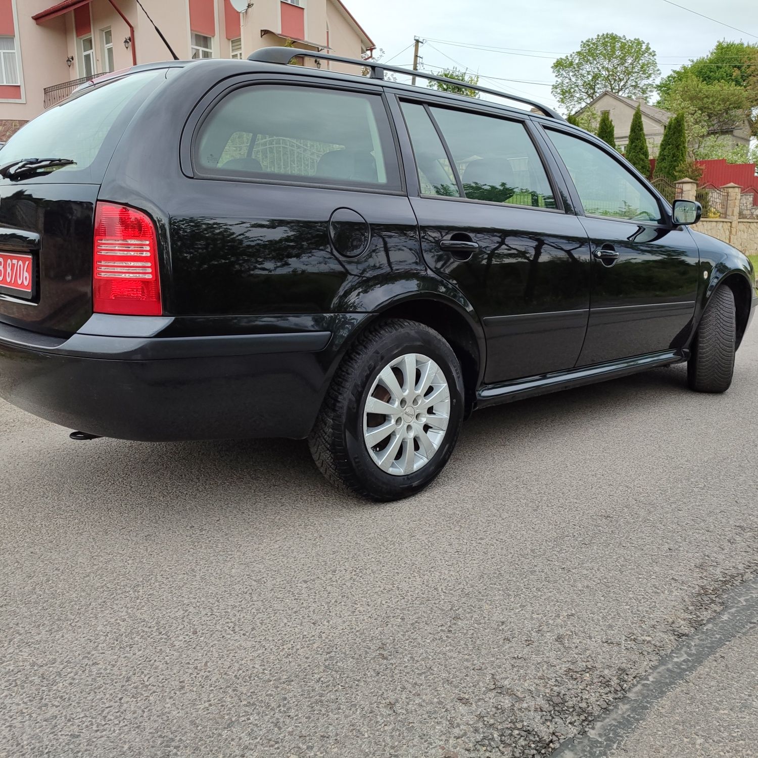 Продам свіжопригнану Skoda Octavia Tour 4750.