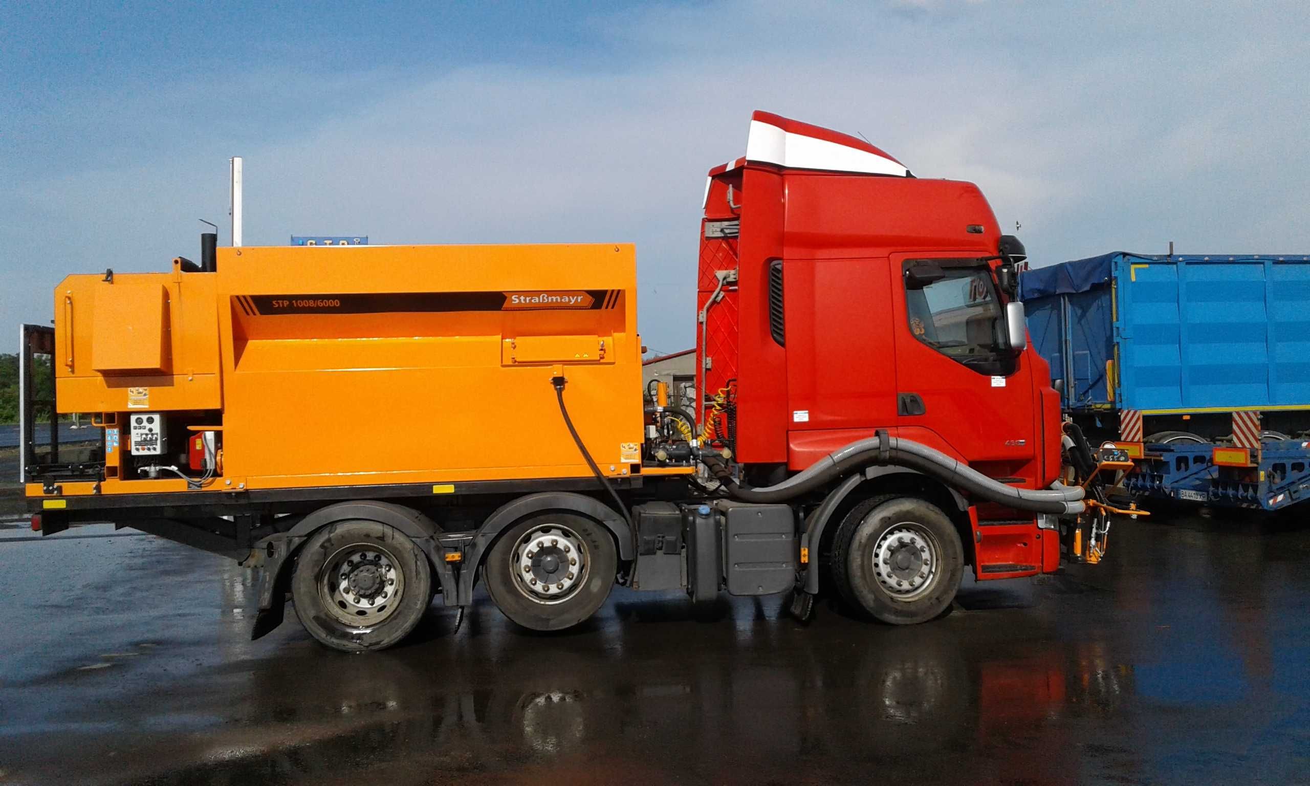 Две установки Strassmayr 6000/1008 STPдля ямочного ремонта дорог