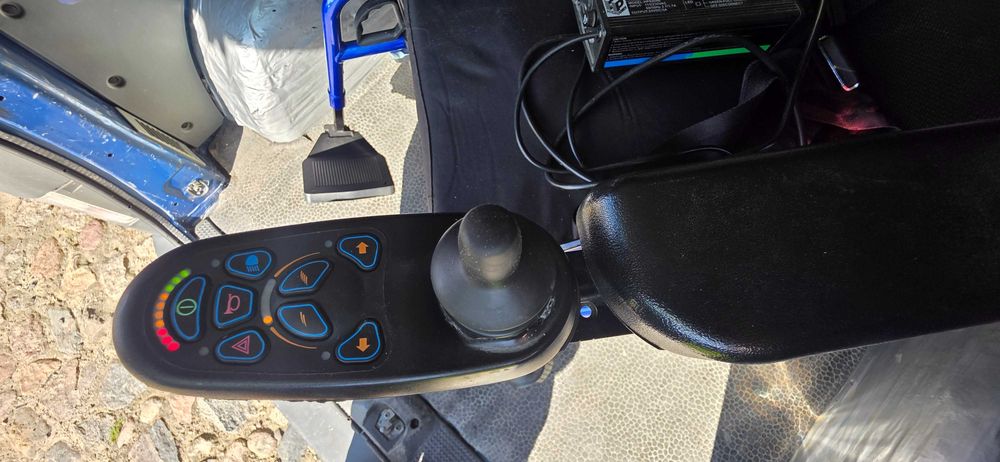 Wozek inwalidzki elektryczny