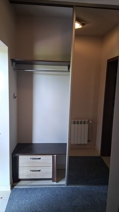 Drzwi przesuwne lustro zabudowa wnęki