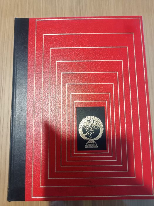 Vendo livro sobre A Índia Misteriosa