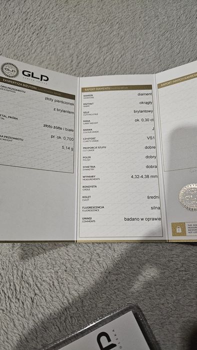 Śliczny Złoty pierścionka z brylantem 0.30ct