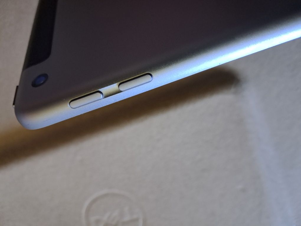 Ipad A1954 - jak nowy !
