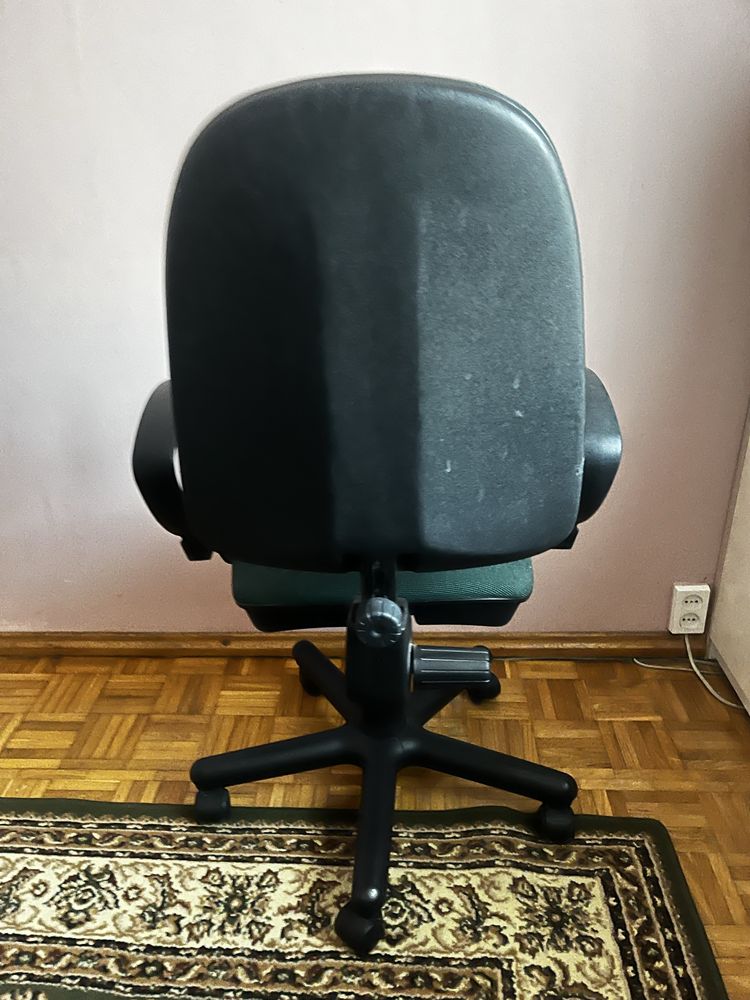 Fotel obrotowy  do biurka kolor ciemy zielony