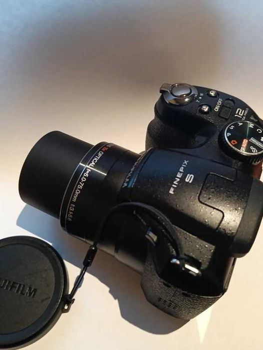 Máquina fotográfica Fuji Finepix 12MP