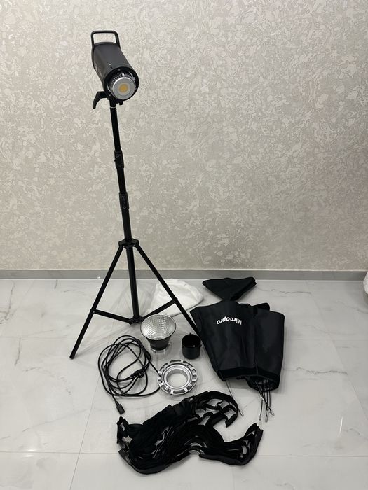 Постійне світло Godox SL100D + штатив + софтбокс