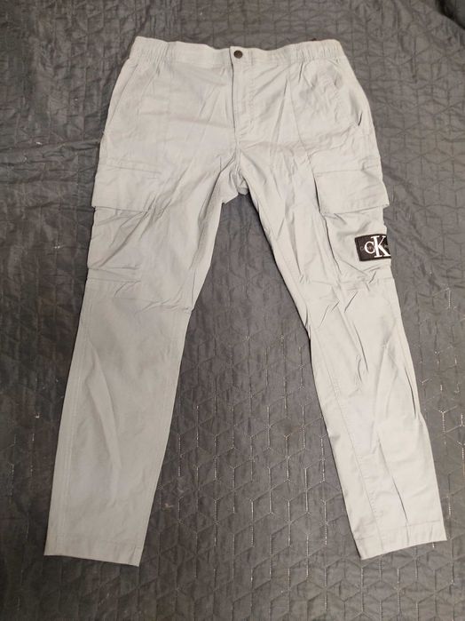 Spodnie męskie Calvin Klein Jeans
Mens Grey Skinny Washed Cargo
