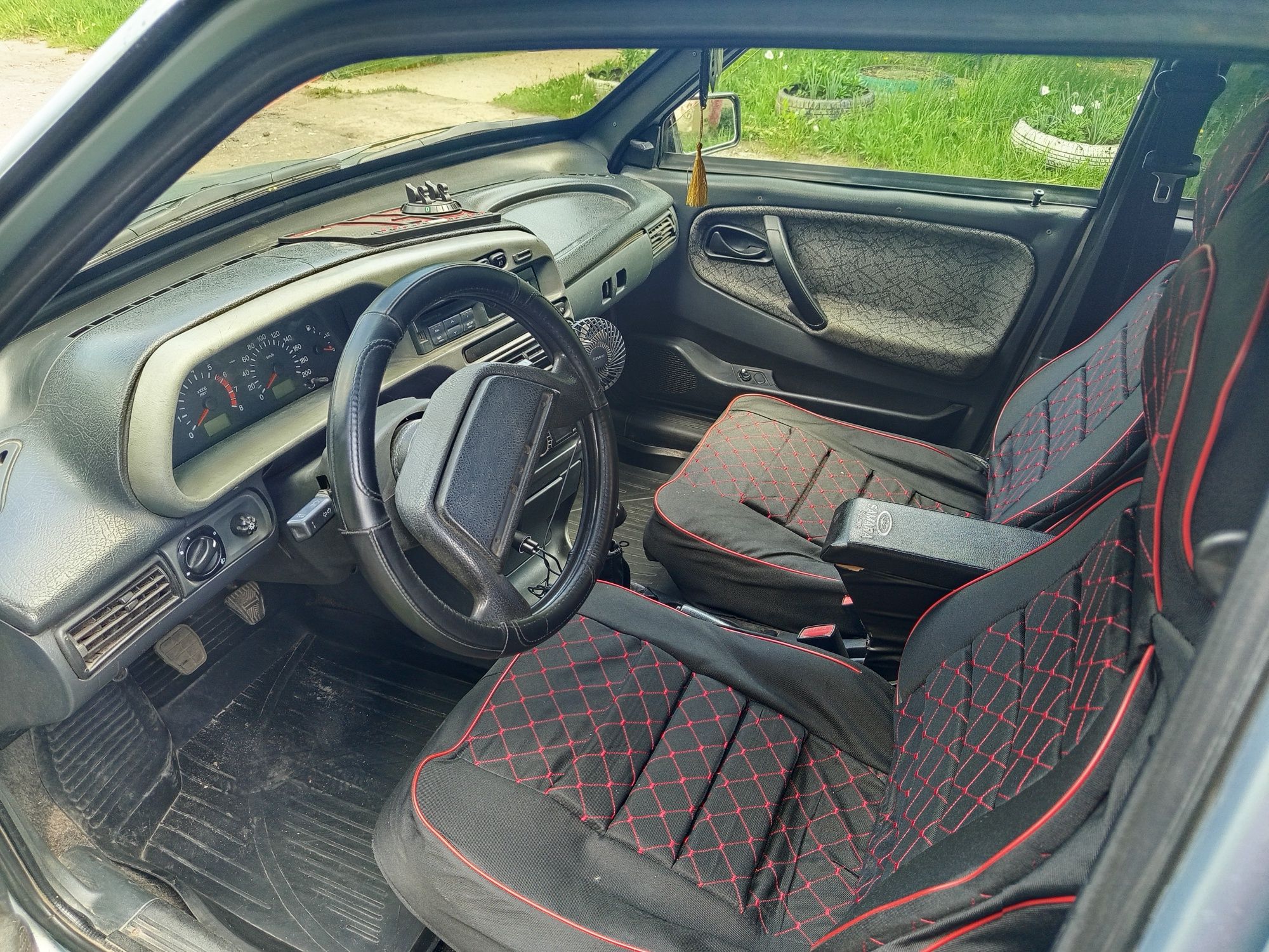 Легковий автомобіль ВАЗ 2115