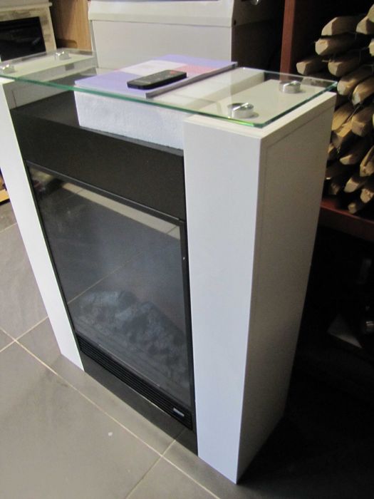 Kominek elektryczny termowentylator 900/1800W pilot biały Klarstein