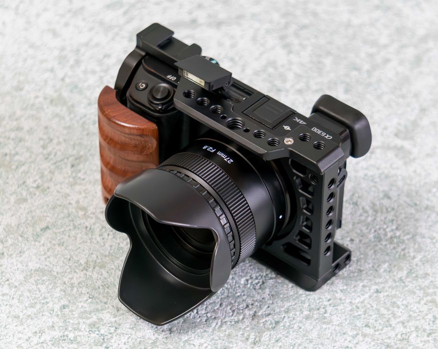 Sony a6300 + объектив AF F/2.8 27mm • APS-C 24,2 Мп • 4K • Wi-Fi • NFC