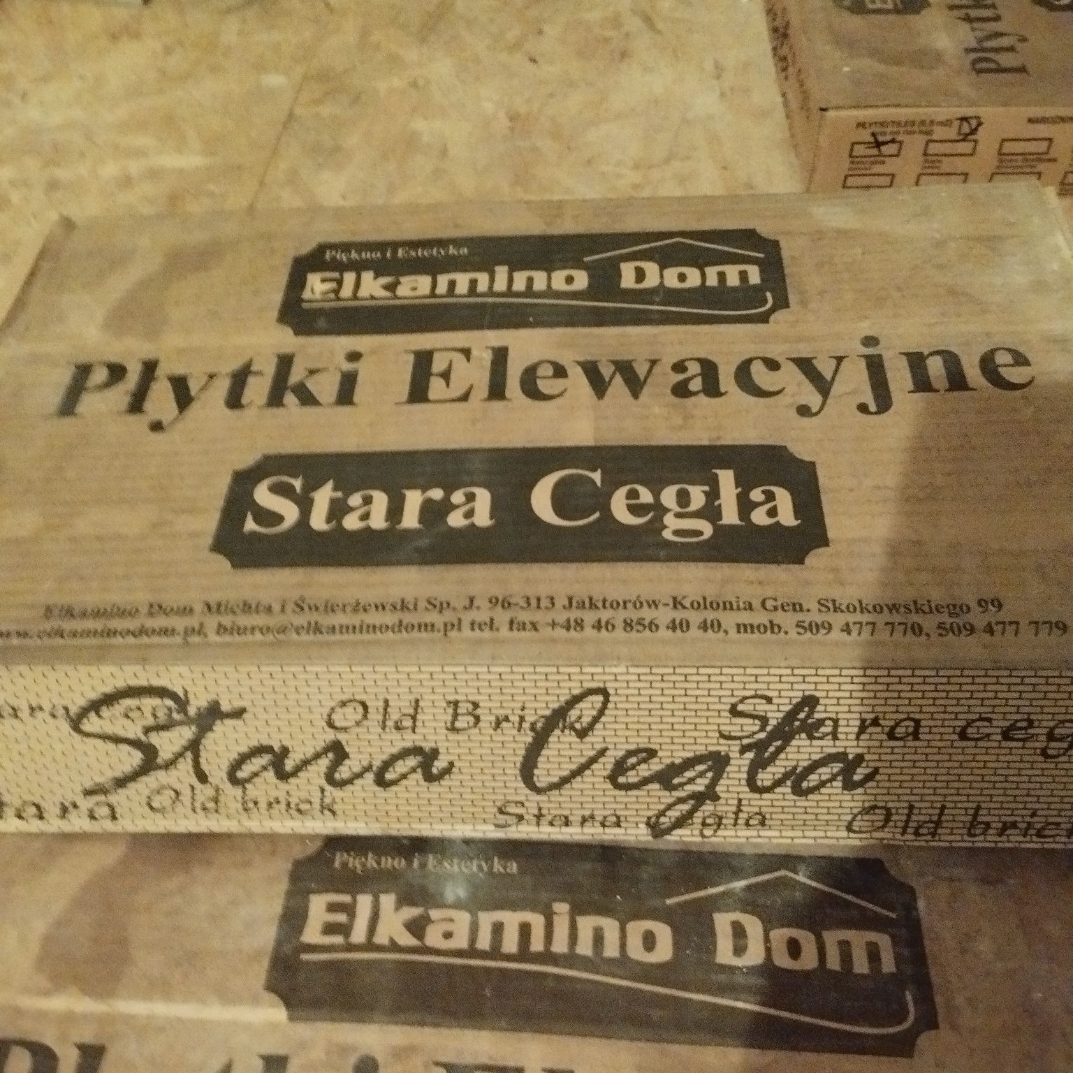 Płytki ceramiczne i płytki cegla