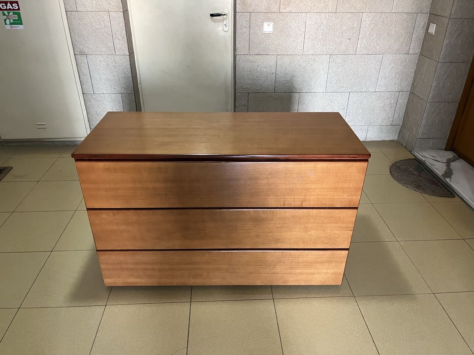 Comoda com 3 gavetões