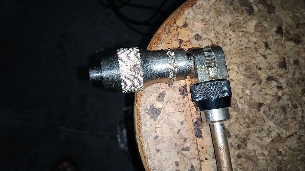 Maquina de furar antiga