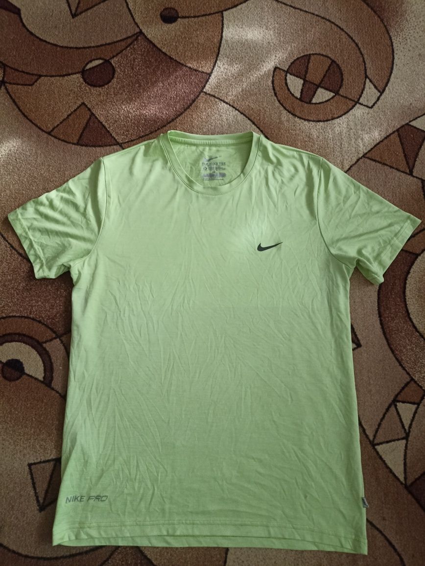 Футболка Nike Найк в ідеальному стані