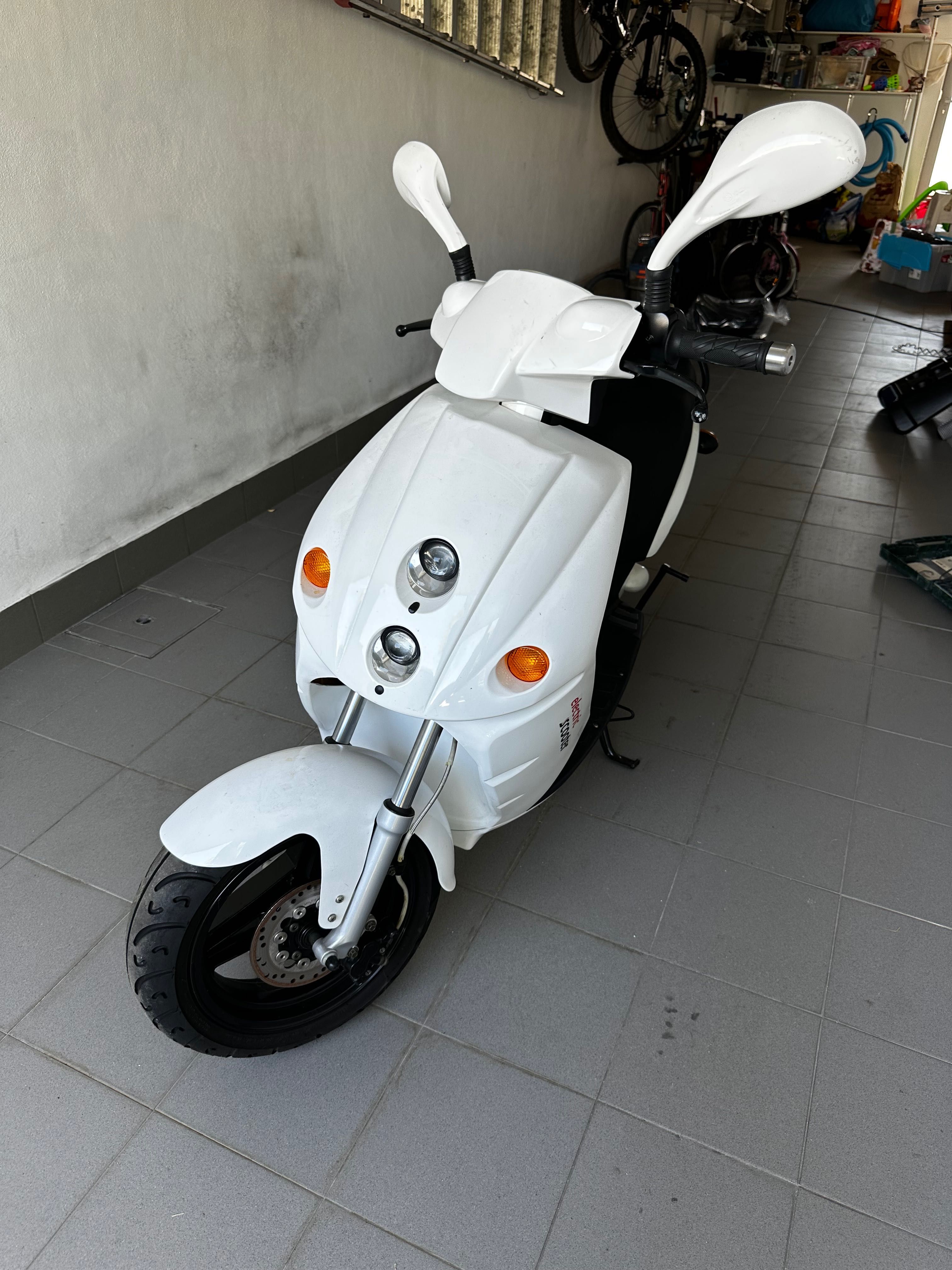 Moto elétrica e-Max