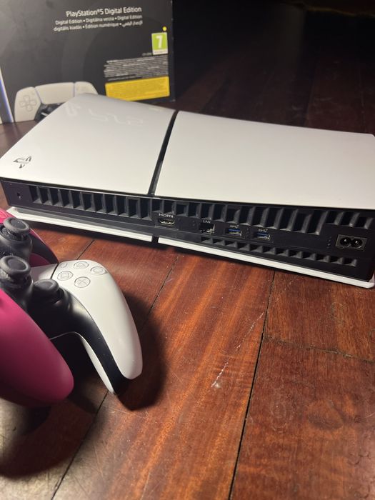 PlayStation 5 (PS5) Digital Edition | 1 Tb | (+ рожевий джойстик)