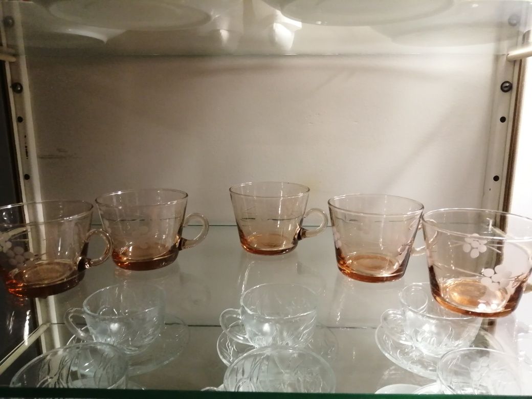 Filiżanki rozaliowe różowe szkło porcelana szkło PRL