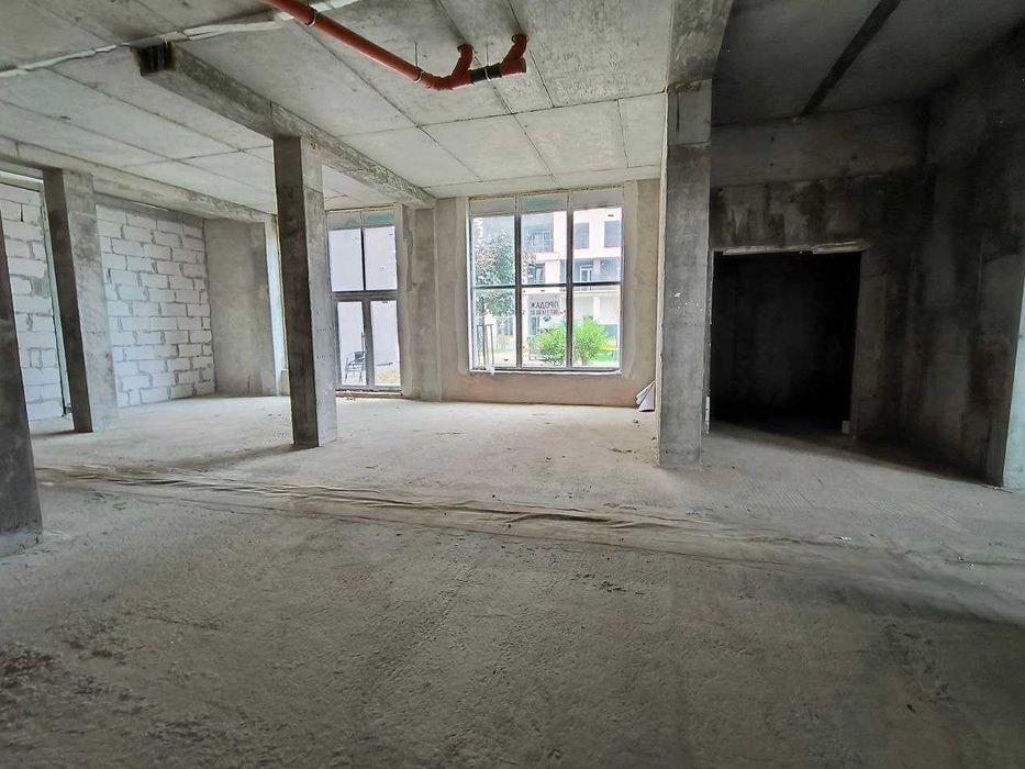 Продаж фасадного приміщення в ЖК Америка 380 м2