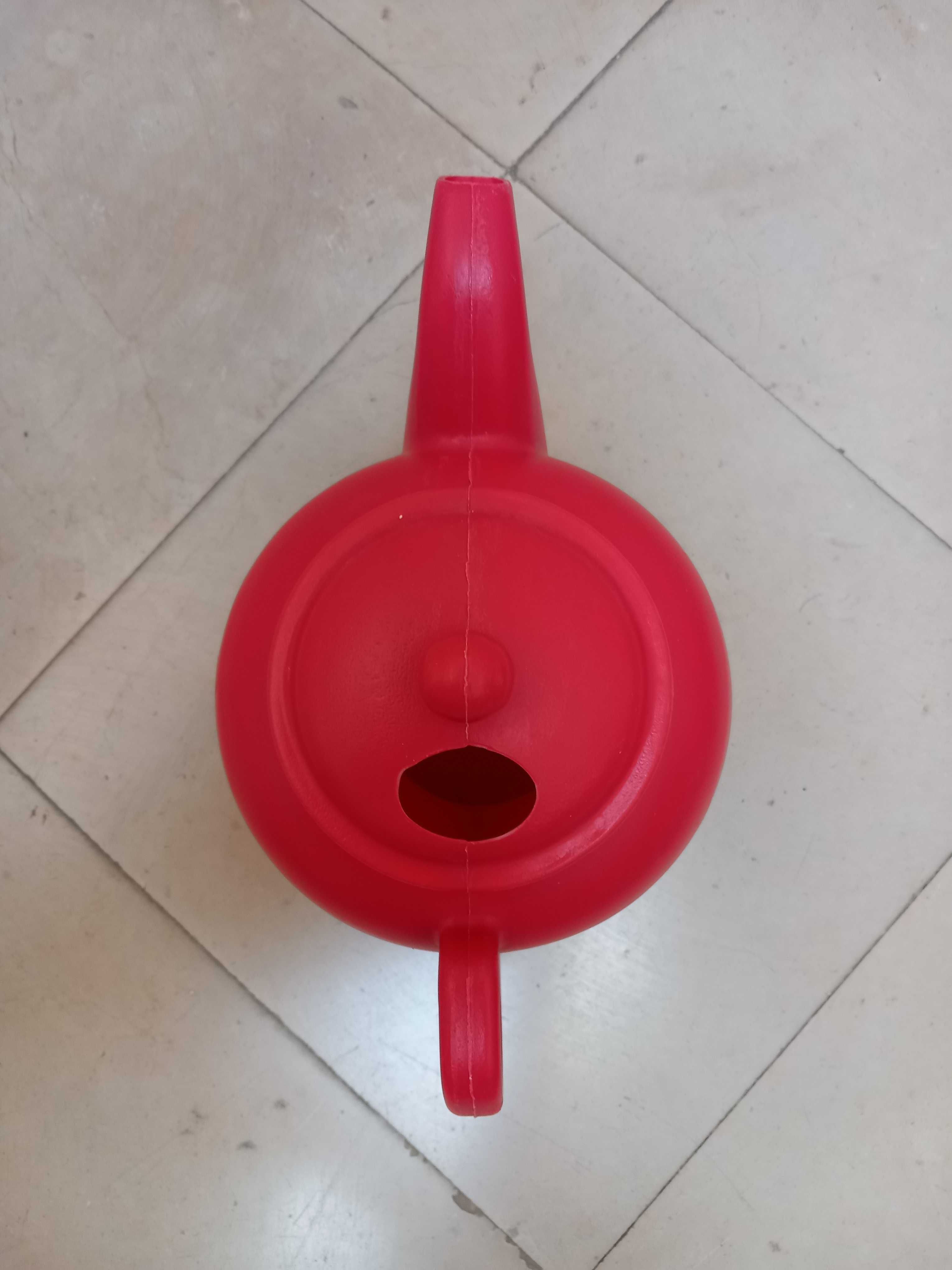 Regador original forma bule em plástico vermelho cap. 1,5 l