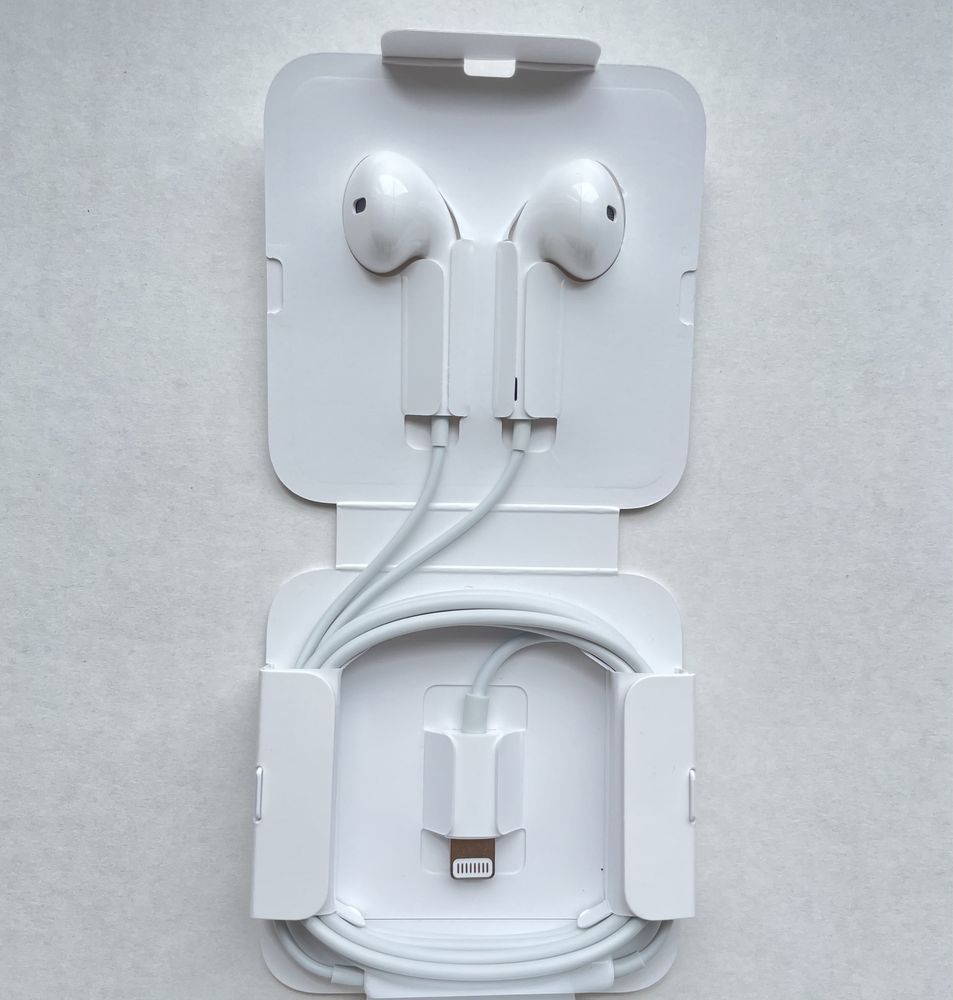 Нові навушники Apple Lightning проводні