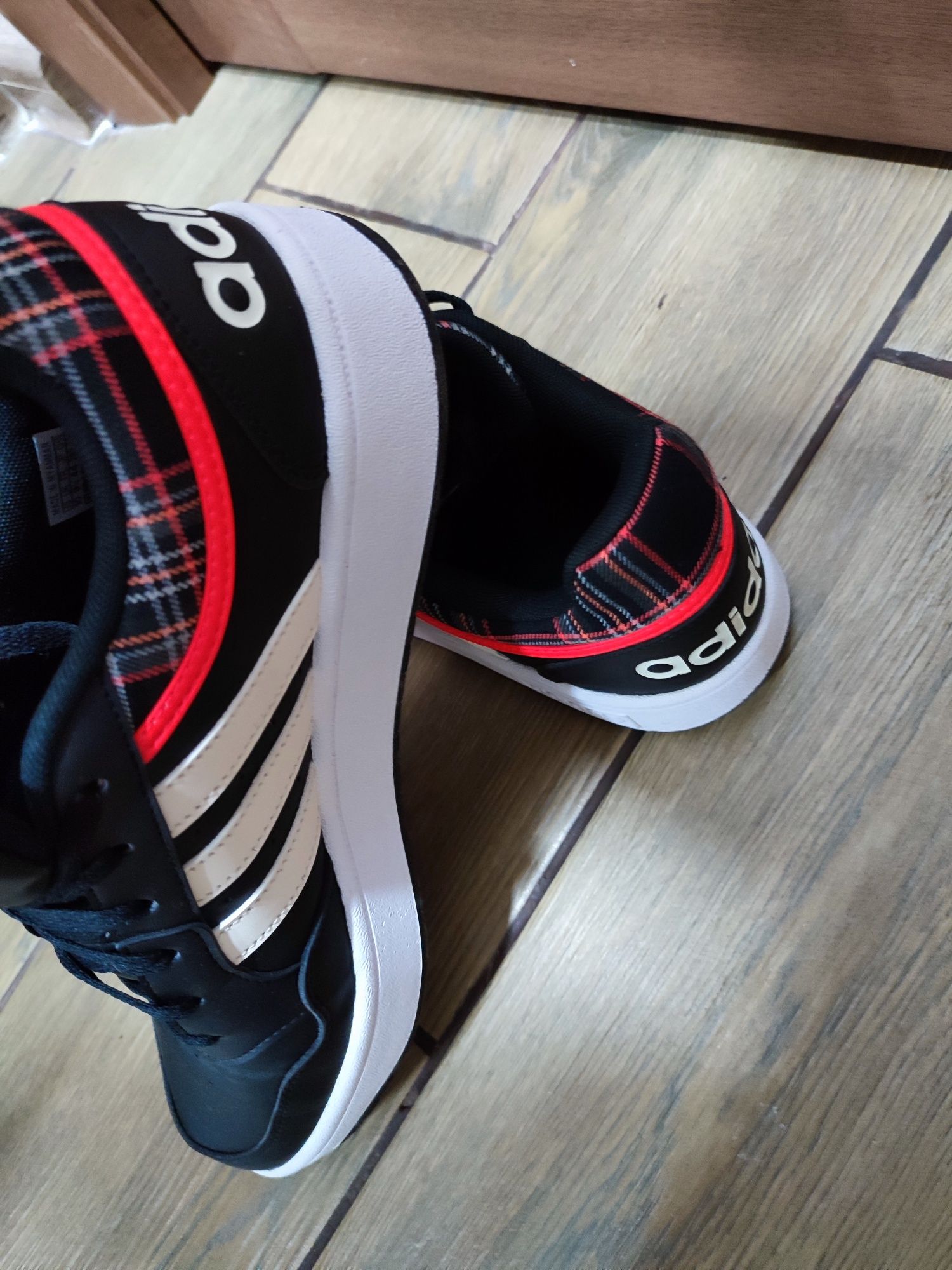 Кросівки чоловічі  демисезонні Adidas новенькі!