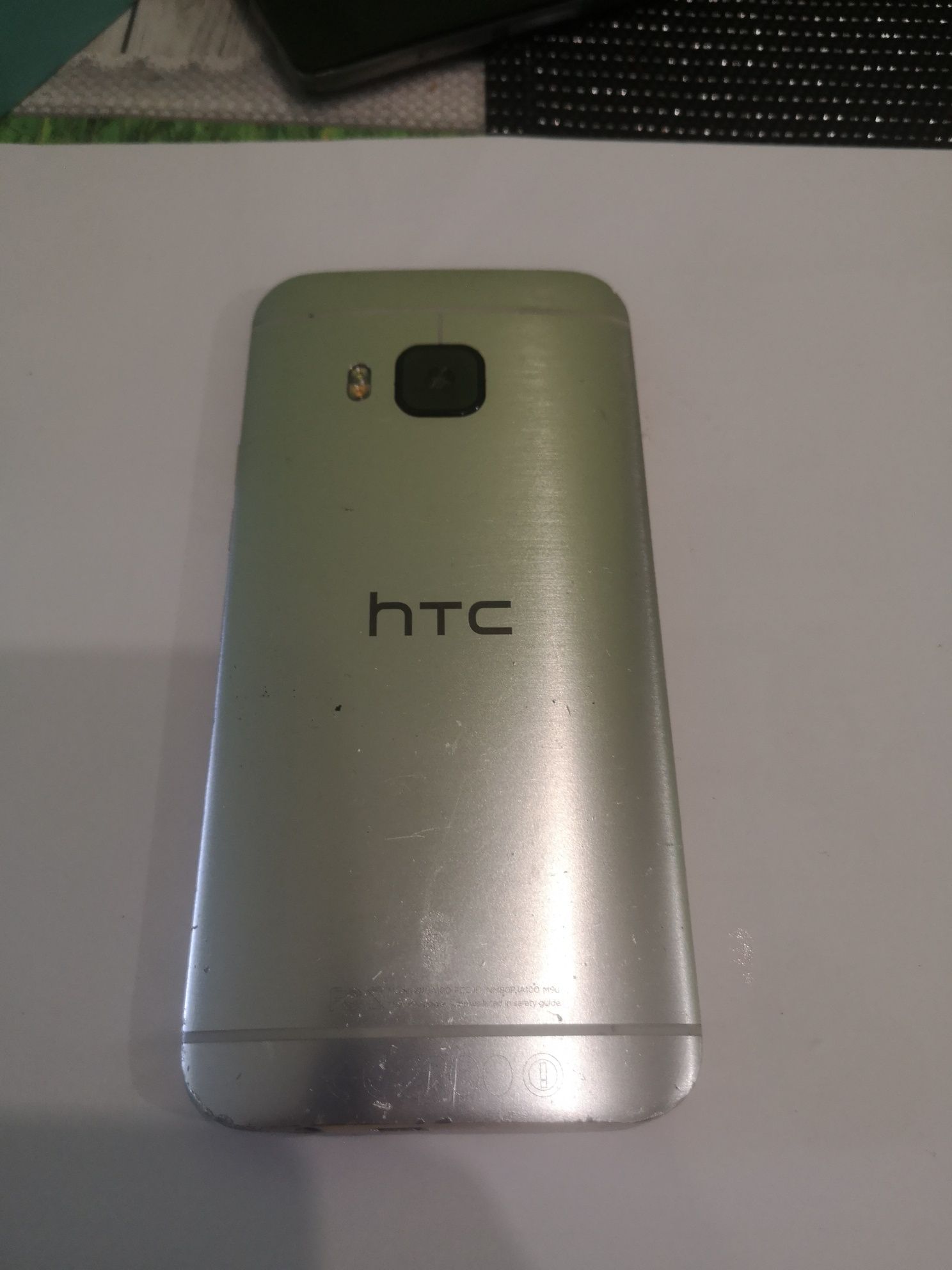 Telefon uszkodzony HTC M9