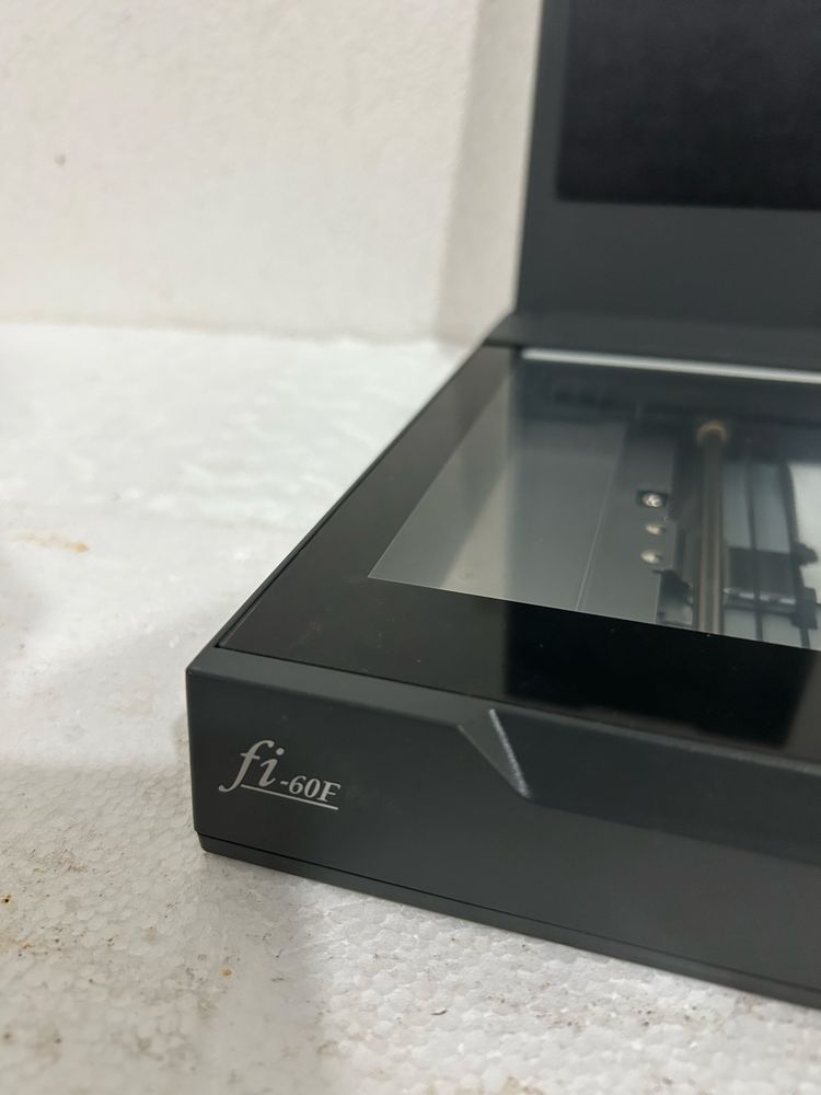 Scanner duplex Fujitsu fi-60F
