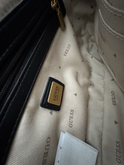 Mala preta da Guess - quase nunca usada - envio por ctt - mnsg privada