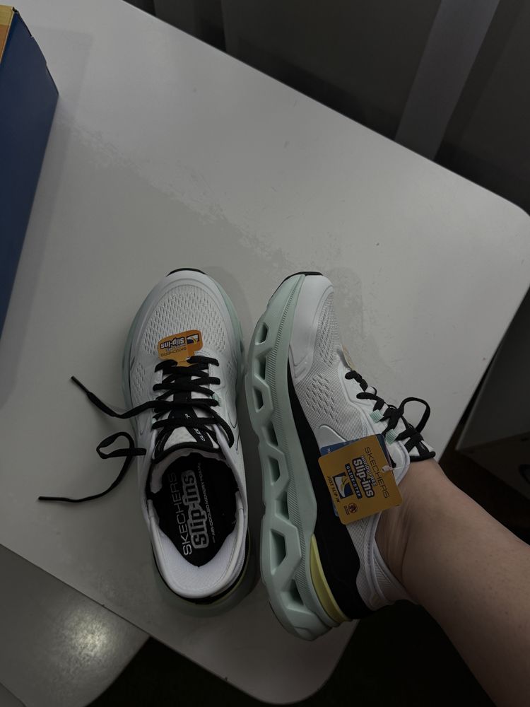 Кросівки жіночі Skechers