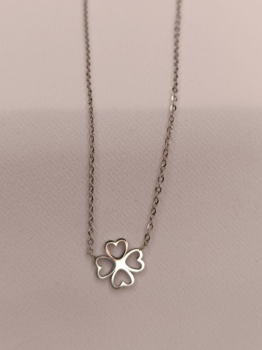 Clover Necklace/Thread
