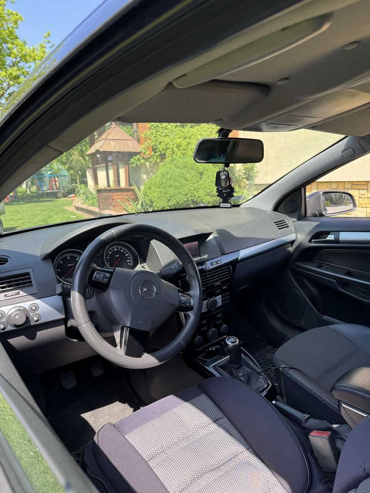 Opel Astra H gtc 1.7 cdti