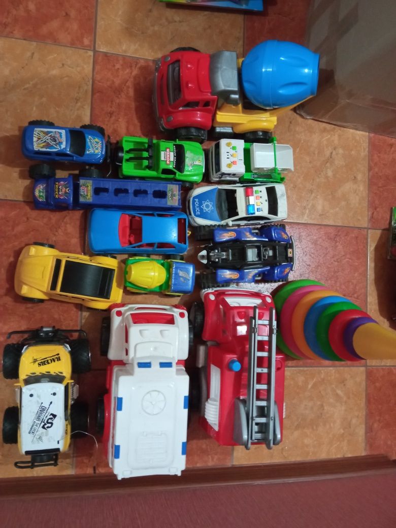 Дитячі іграшки машинки набори розвивашки