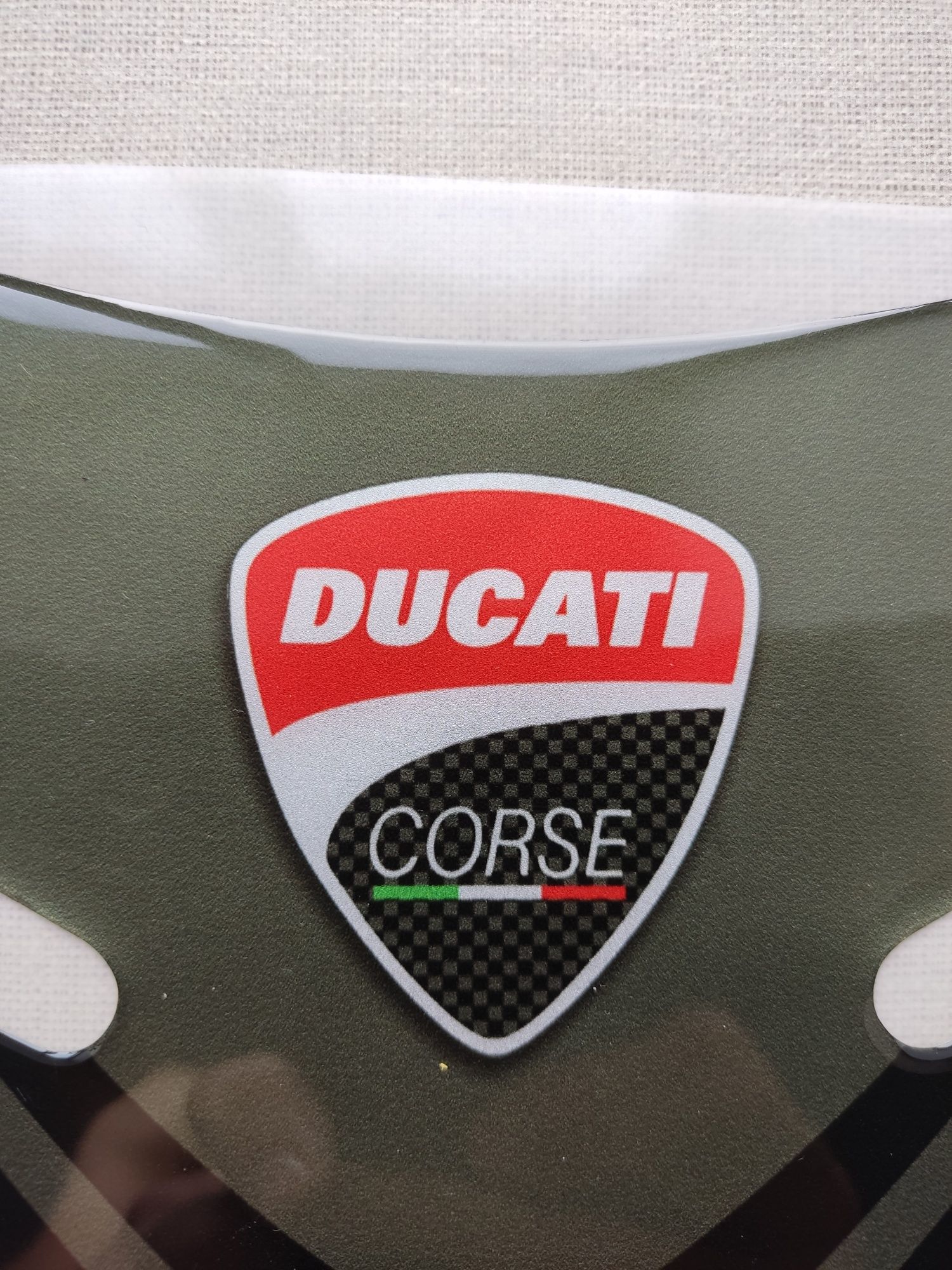 Наклейка защитная на бак Ducati Diavel