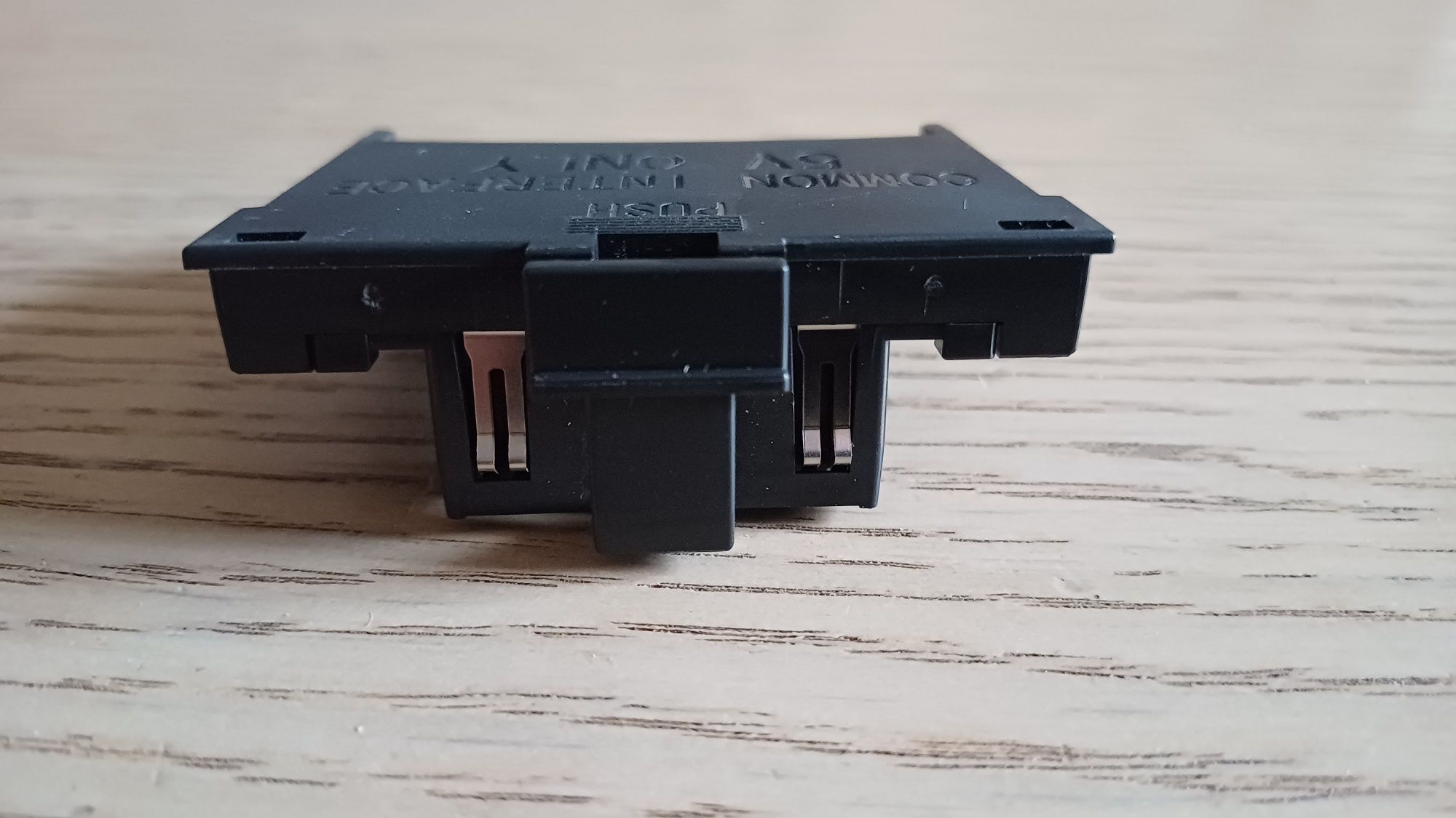Adapter common interface 5V ONLY
