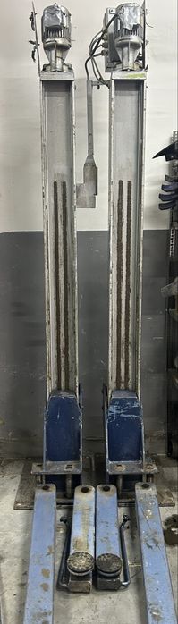 Podnosnik dwukolumnowy