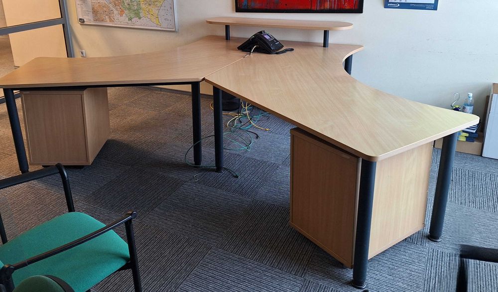 Nowoczesne biurka biurowe