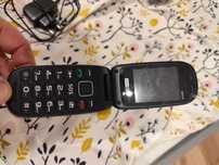 Telefon komórkowy klapkowy dla seniora i nie tylko