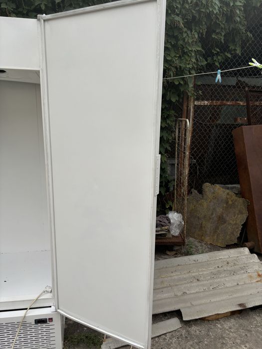 Продам холодильний шкаф