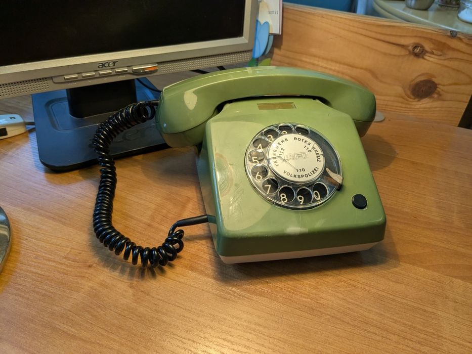 Telefon vintage PRL stary