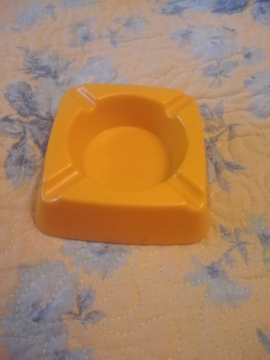 Cinzeiro antigo da bic