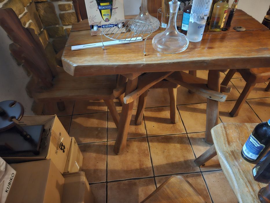 Drewniane rzeźbione meble stół i 6 krzeseł